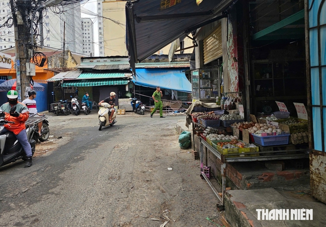 Điều tra vụ cháy ki ốt bán rau ở TP.HCM khiến 1 người tử vong- Ảnh 3.