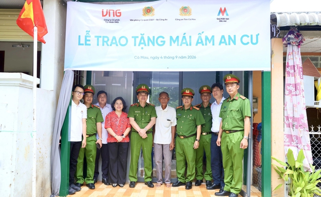 Công an cùng doanh nghiệp xây 46 căn nhà cho người nghèo ở Cà Mau - Ảnh 1.