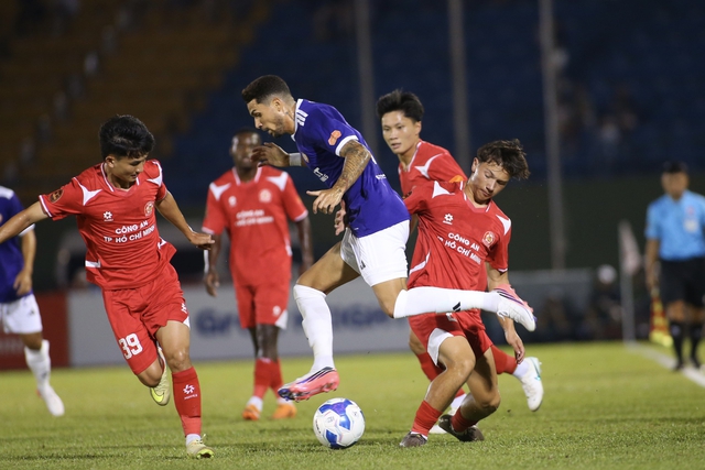 Tiến Linh tỏa s&aacute;ng, CLB CA TP.HCM lại thắng H&agrave; Nội trận ra qu&acirc;n V-League: Nỗi buồn lớn của HLV Kewell- Ảnh 1.