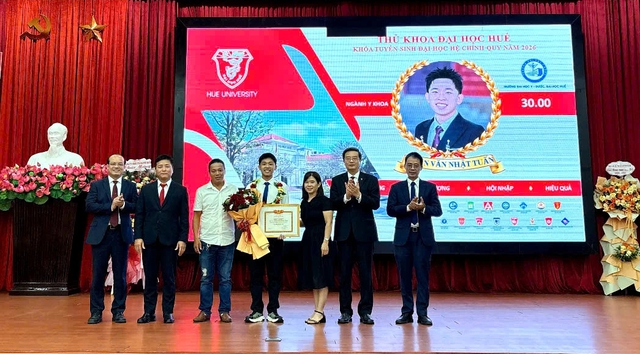 Quyền giám đốc Đại học Huế: Đừng học chỉ vì tấm bằng - Ảnh 2.