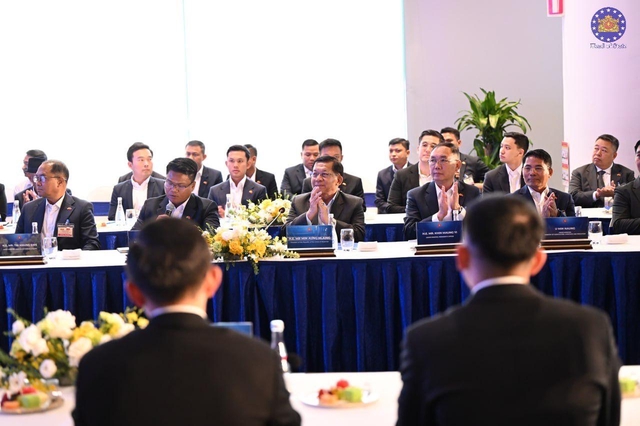 Tổng thống Myanmar thăm Tổ hợp nhà máy sản xuất ô tô VinFast tại Hải Phòng - Ảnh 2.