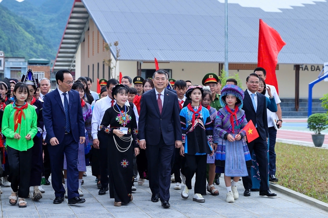 S&aacute;ng nay học sinh cả nước dự khai giảng năm học mới với nhiều điểm đặc biệt - Ảnh 1.