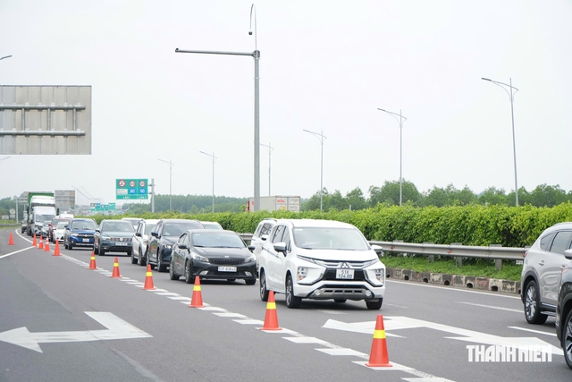 Xe chạy chậm dưới mức tối thiểu trên cao tốc bị phạt thế nào? - Ảnh 1.