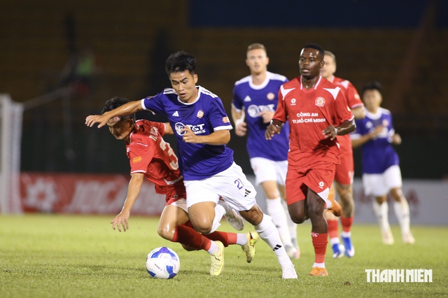 Tiến Linh tỏa s&aacute;ng, CLB CA TP.HCM lại thắng H&agrave; Nội trận ra qu&acirc;n V-League: Nỗi buồn lớn của HLV Kewell- Ảnh 2.