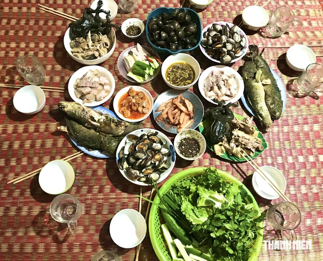 Vì sao người miền Tây thích trải chiếu đãi khách giữa sân, giữa vườn? - Ảnh 4.