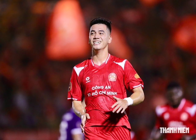 Tiến Linh tỏa s&aacute;ng, CLB CA TP.HCM lại thắng H&agrave; Nội trận ra qu&acirc;n V-League: Nỗi buồn lớn của HLV Kewell- Ảnh 4.