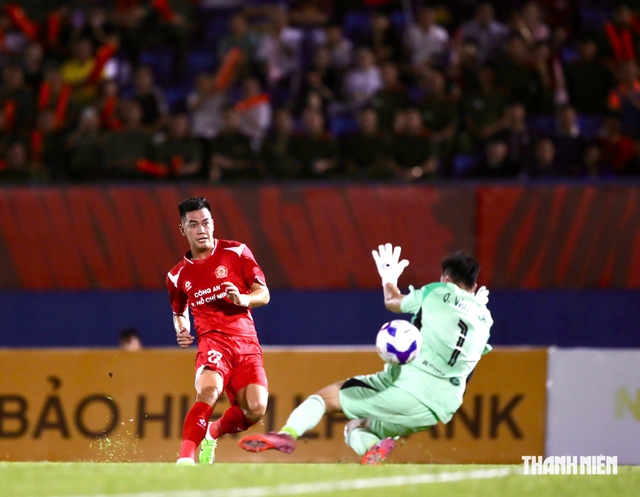 Tiến Linh tỏa s&aacute;ng, CLB CA TP.HCM lại thắng H&agrave; Nội trận ra qu&acirc;n V-League: Nỗi buồn lớn của HLV Kewell- Ảnh 3.