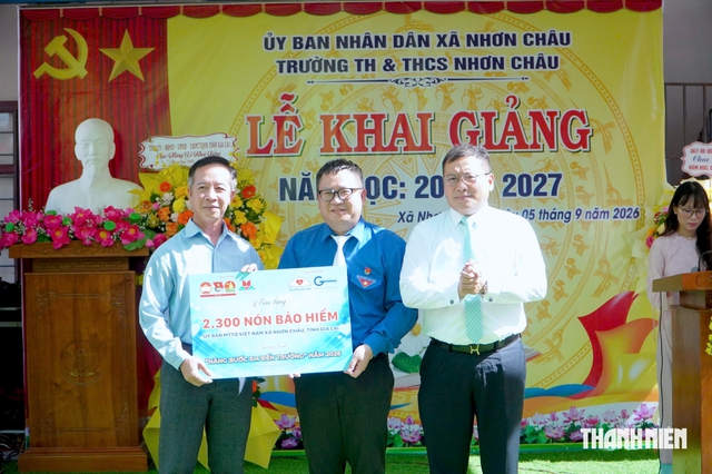 Mang yêu thương đến xã đảo Nhơn Châu- Ảnh 3.