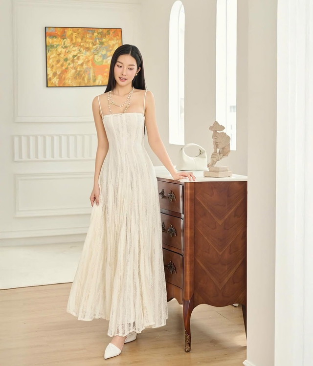 Xuống phố nhẹ tênh cùng đầm hai dây- Ảnh 1.