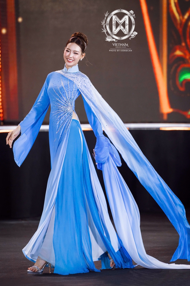 Ngô Nhật Huy đưa 'Vũ khúc hải lam' lên sân khấu chung kết Miss World - Ảnh 1.