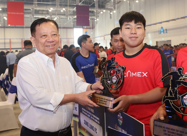 5.000 VĐV khai mạc giải bóng đá cộng đồng tranh Cúp Becamex Group lần thứ 19- Ảnh 3.
