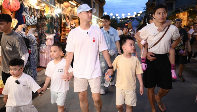 'Anh Tạ' Phương Nam bật khóc, xin lỗi bố vì những câu chuyện của 20 năm - Ảnh 1.