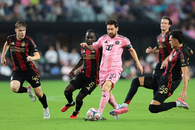 Messi kiến tạo ho&agrave;n hảo ng&agrave;y Inter Miami bị chia điểm, cuộc đua 1.000 b&agrave;n với Ronaldo thế n&agrave;o?- Ảnh 2.