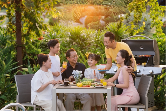 Đổi nhà ‘xa hơn’, đổi lấy điều gì cho cuộc sống cả gia đình? - Ảnh 2.