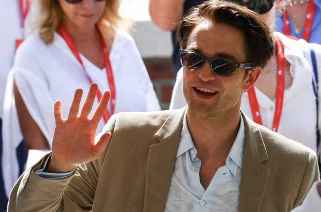 Phim c&oacute; Robert Pattinson nhận tr&agrave;ng vỗ tay d&agrave;i 7 ph&uacute;t ở Venice - Ảnh 2.