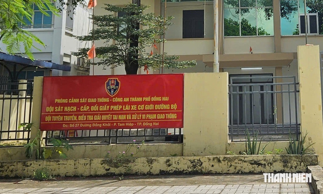 Hàng ngàn giấy phép lái xe cấp đổi đã có, CSGT Đồng Nai mời người dân nhận - Ảnh 1.