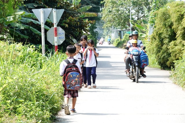 Từ người thầy g&aacute;nh đất l&agrave;m đường đến 'phum s&oacute;c của những nh&agrave; gi&aacute;o' - Ảnh 6.