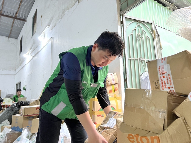 Siêu sale 9.9: J&T Cargo sẵn sàng cho cao điểm giao nhận hàng nặng - Ảnh 1.