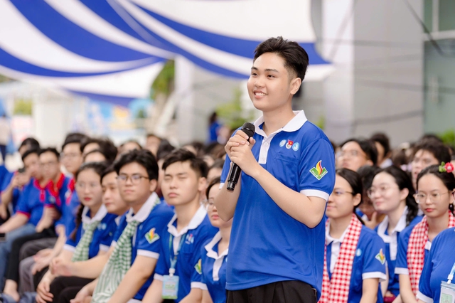 Doanh nhân Johnathan Hạnh Nguyễn trao ‘chuyến bay thứ 6’ cho hơn 1.000 thầy thuốc tương lai- Ảnh 3.