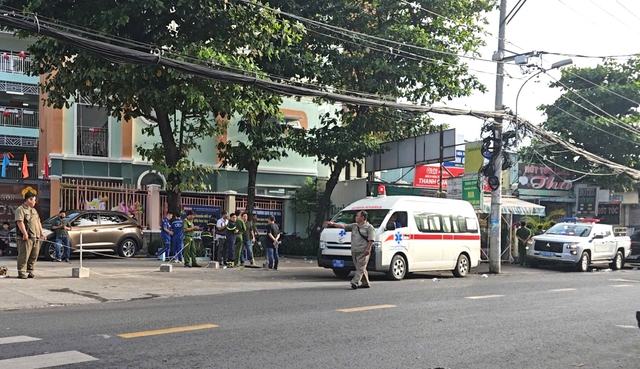 Vụ cháy khách sạn trên đường Tân Kỳ Tân Quý: Có người đu dây cố thoát thân - Ảnh 3.