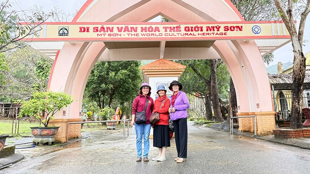 Nh&oacute;m Tam Nương v&agrave; 'tuổi ăn chơi' sau ng&agrave;y nghỉ hưu - Ảnh 4.