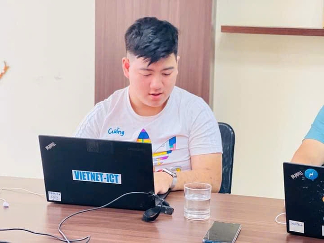 Nam sinh khiếm thị l&agrave;m đủ thứ nghề kiếm sống v&agrave; trở th&agrave;nh 'Sinh vi&ecirc;n 5 tốt'- Ảnh 2.