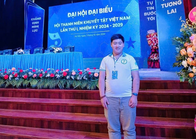 Nam sinh khiếm thị l&agrave;m đủ thứ nghề kiếm sống v&agrave; trở th&agrave;nh 'Sinh vi&ecirc;n 5 tốt'- Ảnh 1.