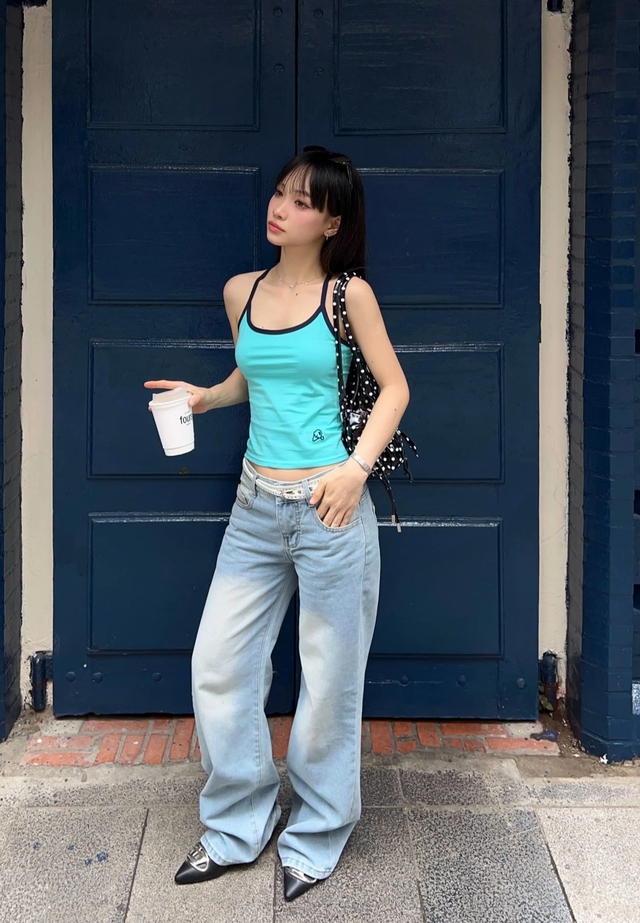 Mặc quần jeans cùng áo ôm như thế nào để tôn trọn khí chất? - Ảnh 3.