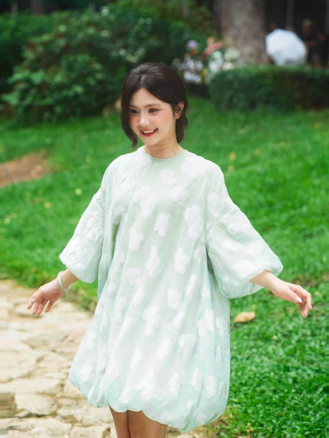 Đầm suông phóng khoáng, tôn dáng tự do - Ảnh 3.