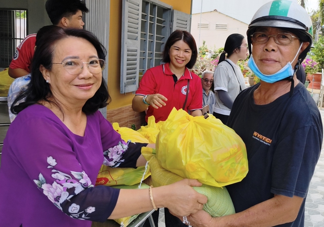 Những phần quà nhỏ, ấm tình người ở Sa Đéc- Ảnh 2.
