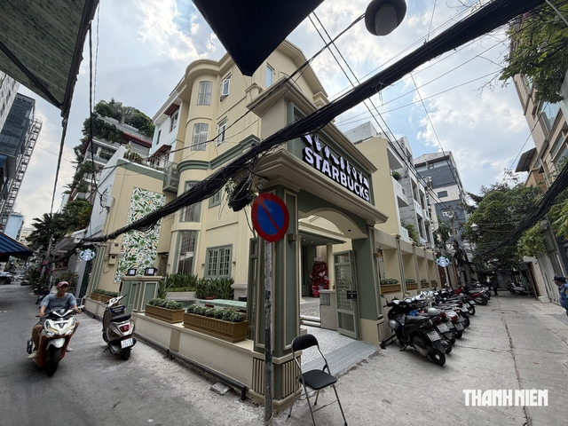 Starbucks mở cửa h&agrave;ng 'n&uacute;p' hẻm đầu ti&ecirc;n ở TP.HCM- Ảnh 1.