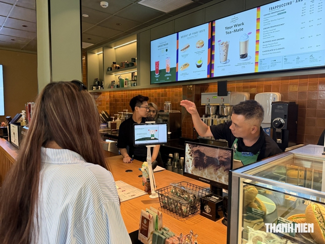 Starbucks mở cửa h&agrave;ng 'n&uacute;p' hẻm đầu ti&ecirc;n ở TP.HCM- Ảnh 4.
