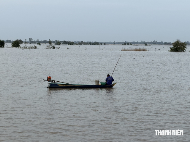 Những căn nhà theo mùa nước nổi: Xóm 'ngóng nước' ở rốn lũ sông Tiền - Ảnh 4.