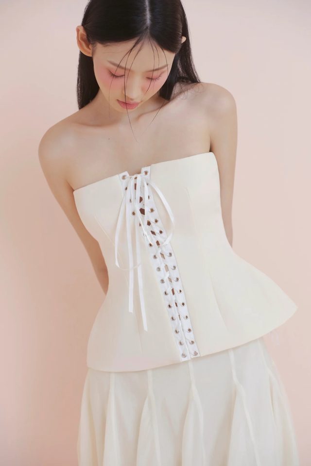 Diện &aacute;o corset tưởng kh&oacute; m&agrave; dễ, mặc đi l&agrave;m hay đi chơi đều hợp - Ảnh 1.