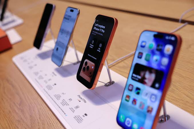 Apple đã tăng giá iPhone như thế nào trong gần hai thập kỷ? - Ảnh 1.