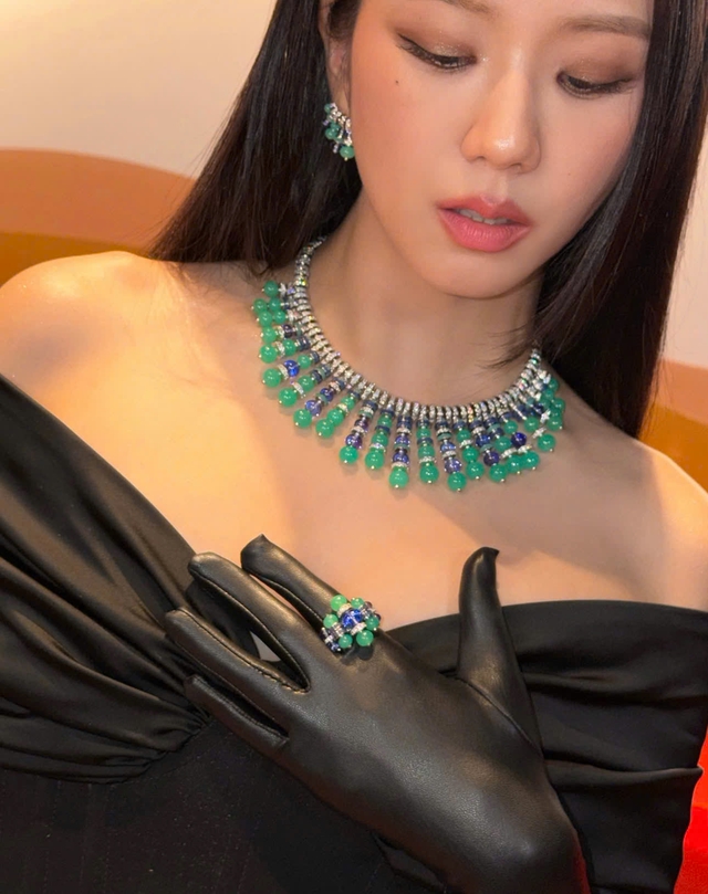 Jisoo (BLACKPINK) gây choáng với bộ trang sức gần 20 tỉ đồng - Ảnh 1.