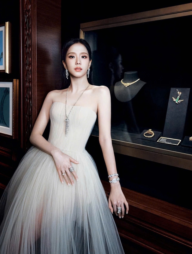 Jisoo (BLACKPINK) gây choáng với bộ trang sức gần 20 tỉ đồng - Ảnh 2.
