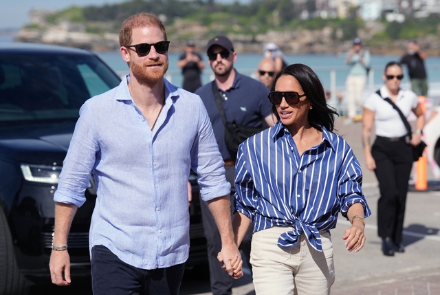 Harry and Meghan surprised by the way Buckingham Palace released letter on non-working royal status - Ảnh 1.