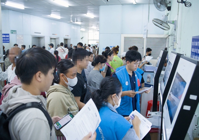 Bệnh nh&acirc;n đến Bệnh viện Chợ Rẫy lập kỷ lục mới, chạm mốc 10.000 lượt/ng&agrave;y- Ảnh 2.