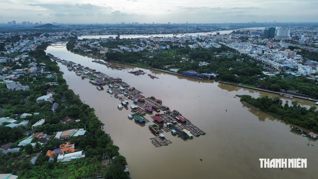 Giải tỏa lồng, b&egrave; nu&ocirc;i c&aacute; ở khu trung t&acirc;m th&agrave;nh phố Đồng Nai l&agrave; cấp b&aacute;ch- Ảnh 1.