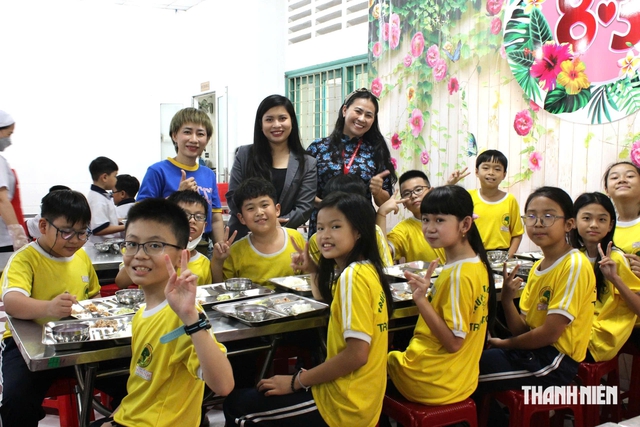 Quản l&yacute; bữa ăn b&aacute;n tr&uacute; ra sao sau sắp xếp trường học? - Ảnh 1.
