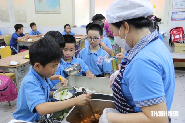 Quản l&yacute; bữa ăn b&aacute;n tr&uacute; ra sao sau sắp xếp trường học? - Ảnh 3.