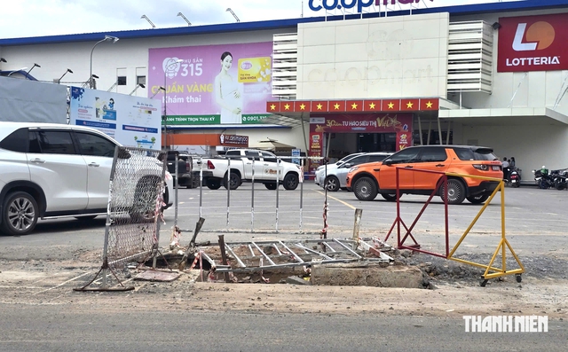 D&acirc;n 'than trời' v&igrave; đường C&aacute;ch Mạng Th&aacute;ng 8 chậm tiến độ, ngổn ngang - Ảnh 9.