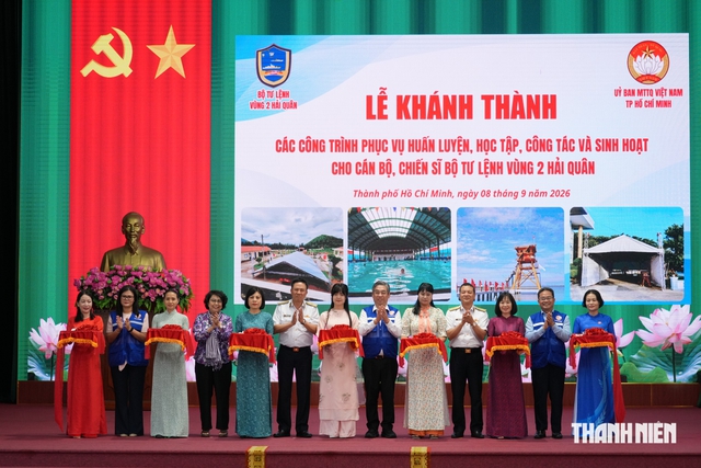 TP.HCM tặng nhiều c&ocirc;ng tr&igrave;nh cho c&aacute;c lực lượng bảo vệ biển, đảo- Ảnh 1.