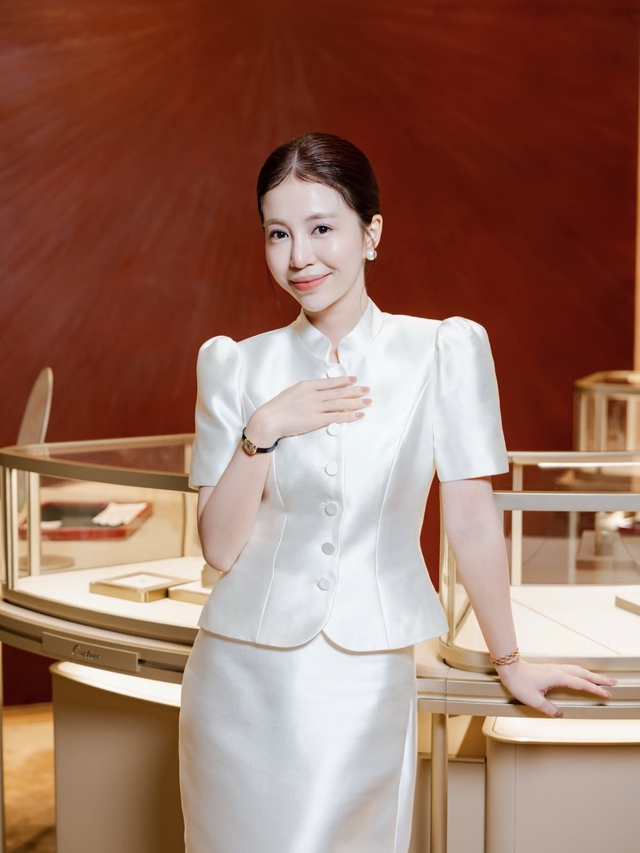 Học qu&yacute; c&ocirc; hiện đại c&aacute;ch mặc thanh lịch m&agrave; kh&ocirc;ng cầu kỳ- Ảnh 1.