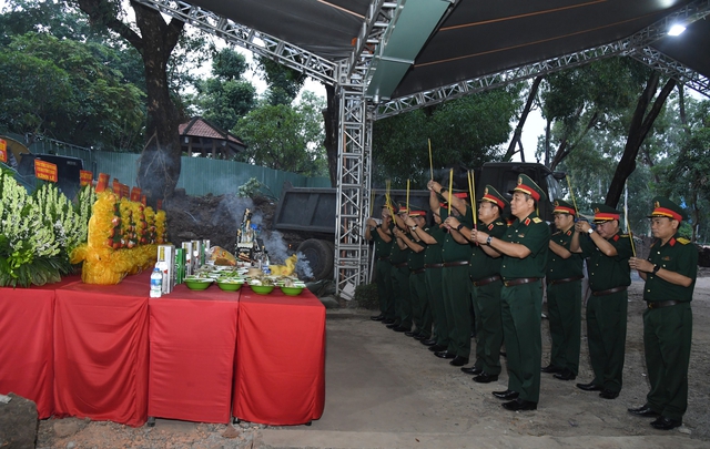 Ph&aacute;t hiện th&ecirc;m r&atilde;nh mộ h&agrave;i cốt liệt sĩ tại c&ocirc;ng vi&ecirc;n L&ecirc; Thị Ri&ecirc;ng - Ảnh 1.