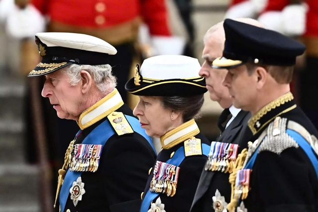 Những ngày cuối đời đầy ám ảnh của Nữ hoàng Elizabeth II - Ảnh 2.