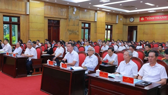 Thanh H&oacute;a y&ecirc;u cầu c&aacute;n bộ, đảng vi&ecirc;n kh&ocirc;ng d&ugrave;ng mạng x&atilde; hội khi dự hội nghị- Ảnh 1.