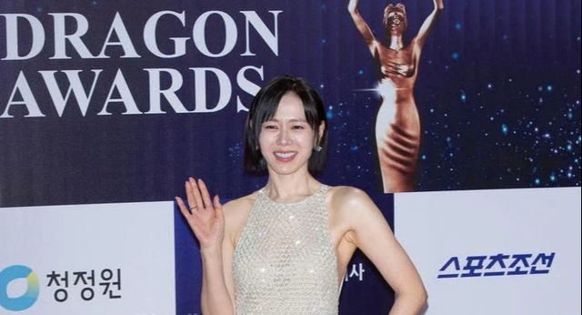 Son Ye Jin trở lại cổ trang sau 24 năm - Ảnh 1.