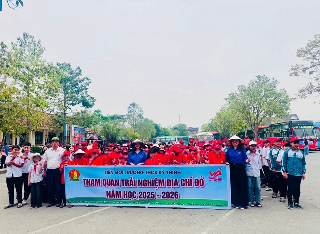 Doanh nghiệp đưa hơn 2.100 học sinh đi trải nghiệm "chui" bị phạt gần 385 triệu - Ảnh 1.